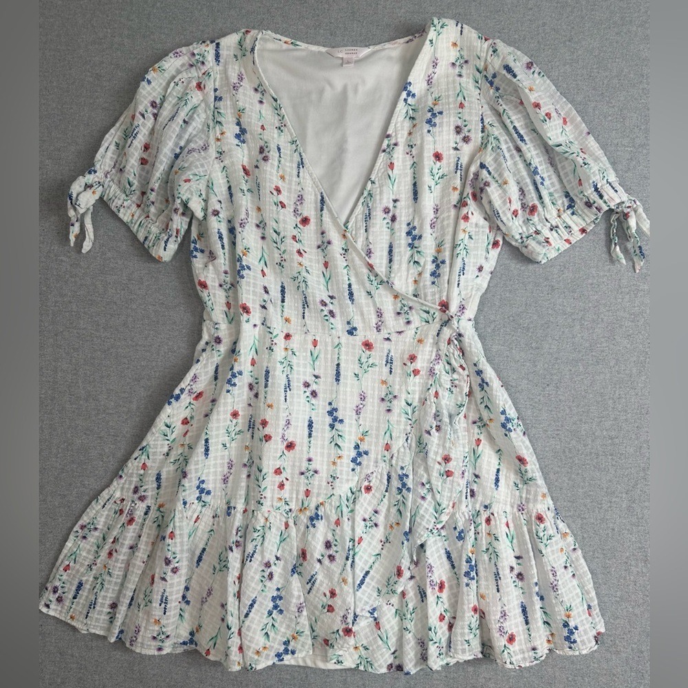 LC Lauren Conrad Dress L Wrap White Multi Floral Ruffle Hem Puff Sleeve Cottage